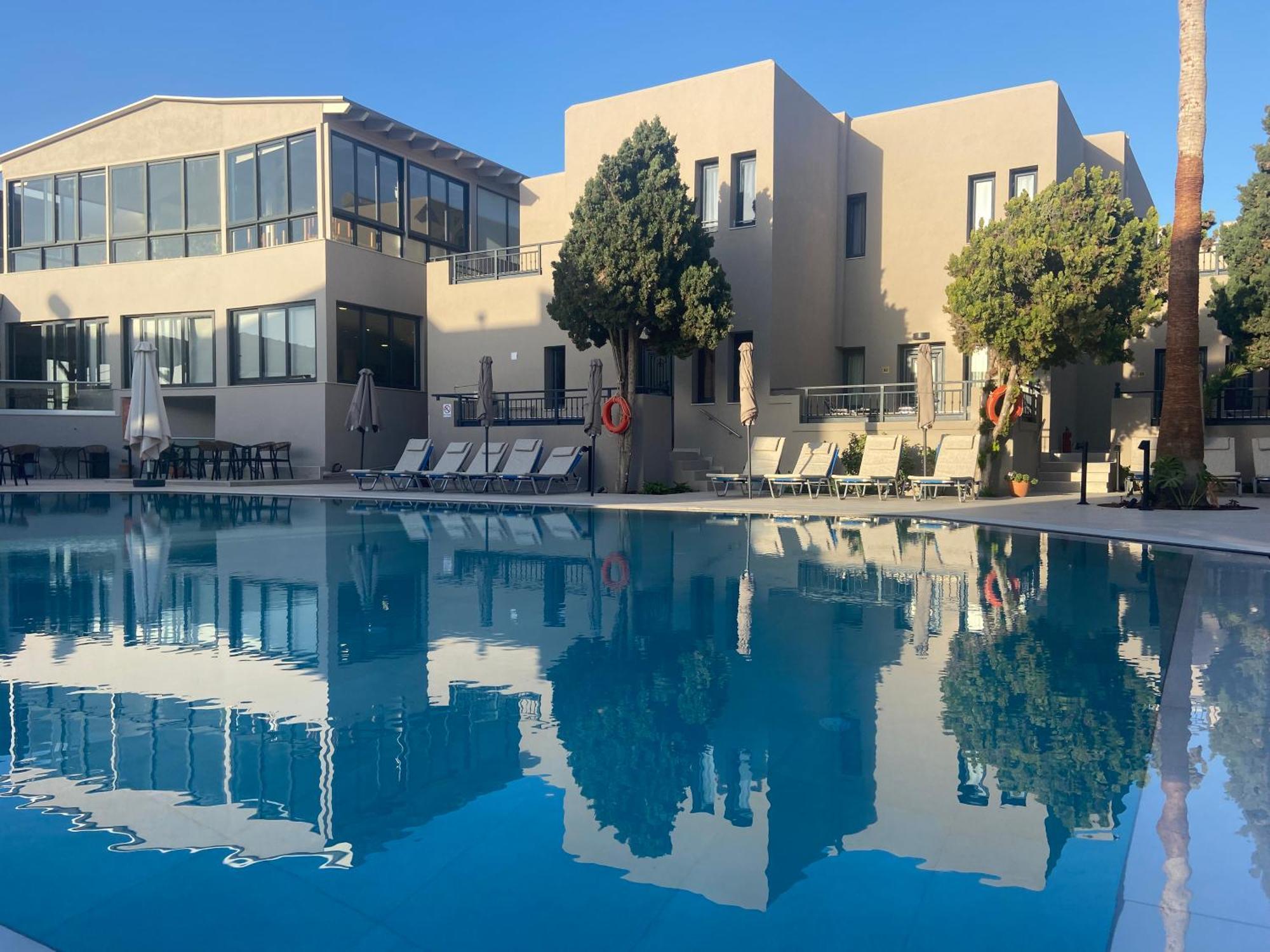 Blue Aegean Hotel & Suites ゴウヴァイ エクステリア 写真