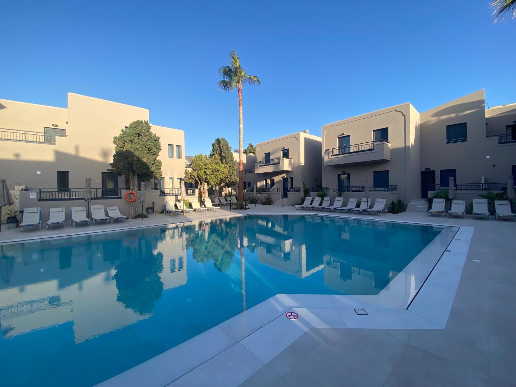 Blue Aegean Hotel & Suites ゴウヴァイ エクステリア 写真